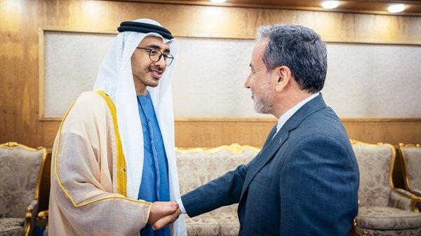 عبدالله بن زايد يلتقي وزير خارجية إيران المرشح من قبل الرئيس أمام البرلمان