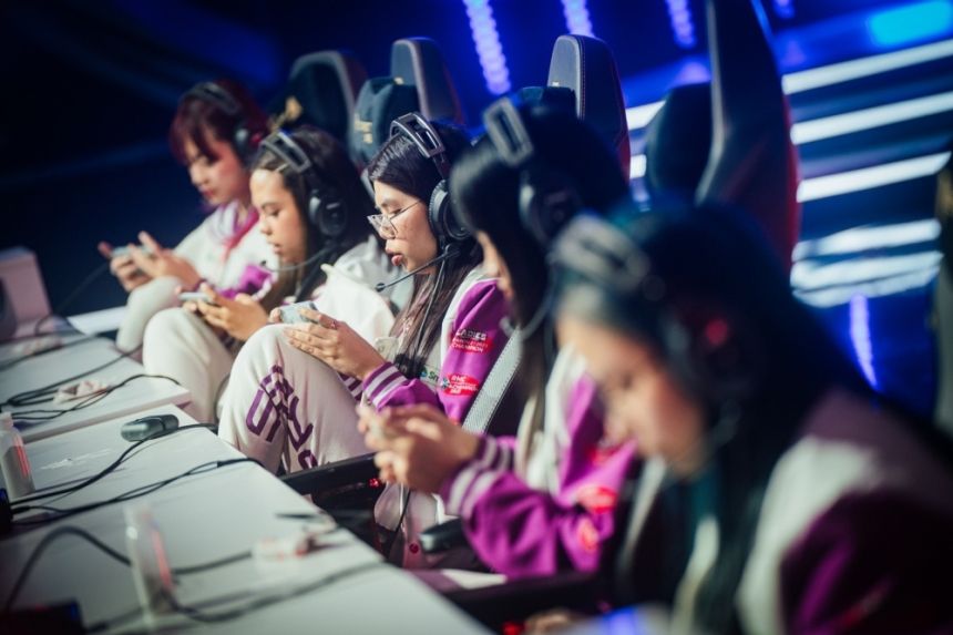 بعد 4 أسابيع.. منافسات كأس العالم للرياضات الإلكترونية تزداد إثارة