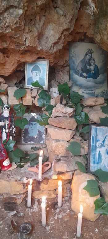 اختتام الاحتفالات بعيد القديس شربل في بقاعكفرا بمسيرتين على ضوء "سراج الميّ"