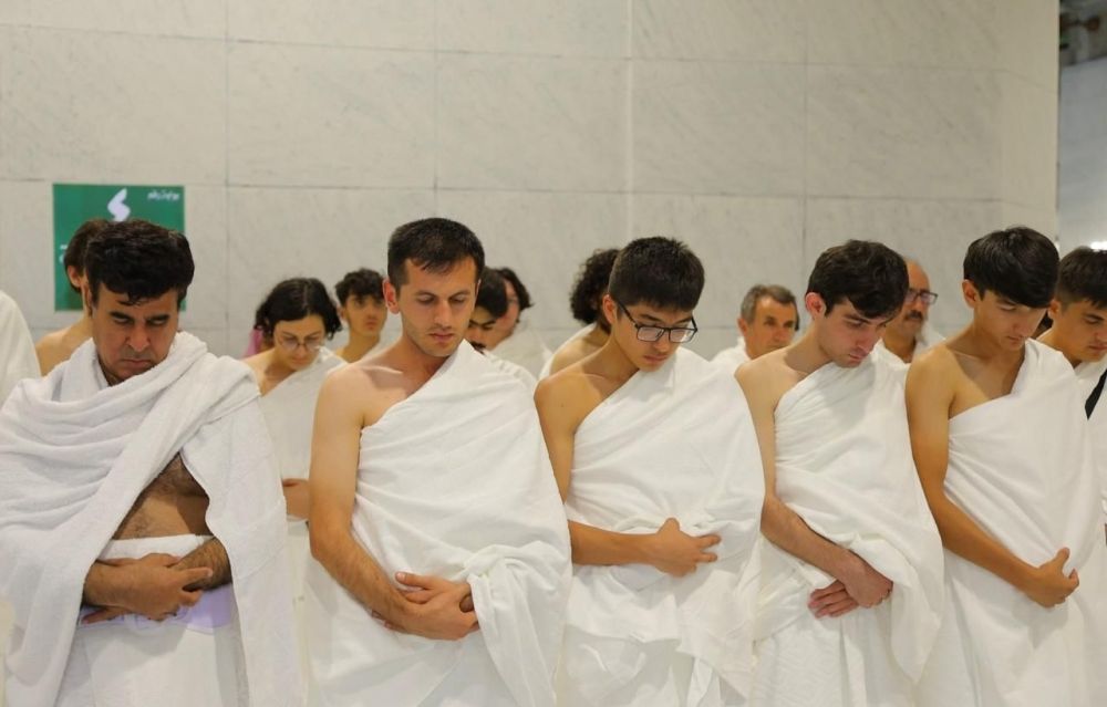 وفد "الكيمياء الدولي" يؤدي مناسك العمرة ويثمن جهود خدمة الحرمين الشريفين