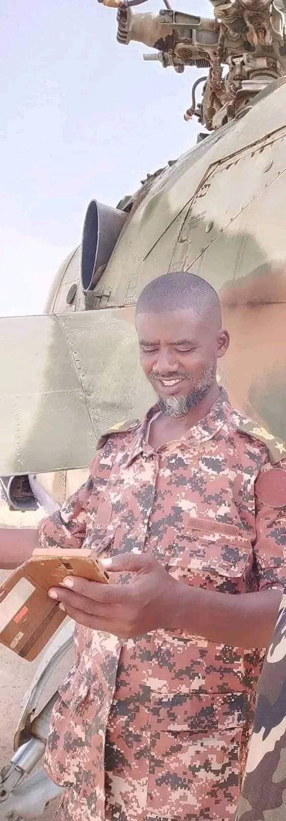 شاهد بالصور.. تخرج ضابط من الكلية الحربية السودانية بعد يوم واحد من استشهاد والده ضابط المخابرات بمدينة كوستي تعرف على التفاصيل