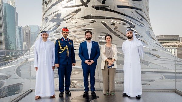 رئيس تشيلي يزور "متحف المستقبل"