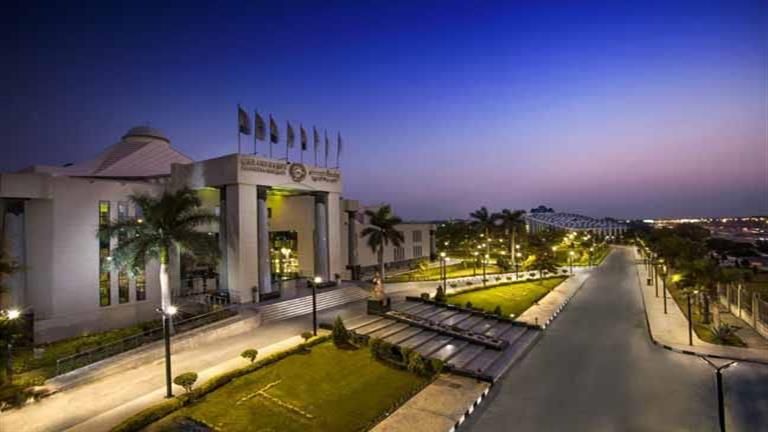 جامعة العلوم والتكنولوجيا بمدينة زويل تكرم "بيت الزكاة والصدقات"