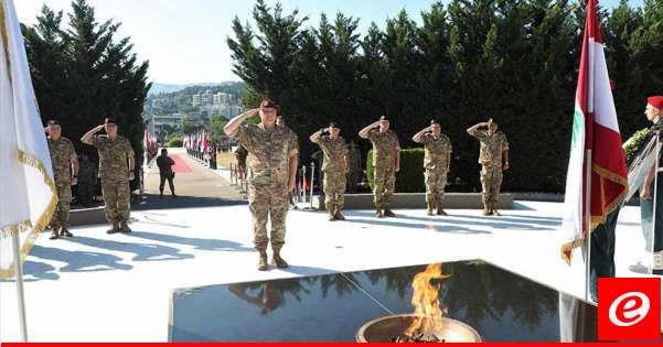 قائد الجيش وضع إكليلًا من الزهر على نصب شهداء الجيش في وزارة الدفاع الوطني
