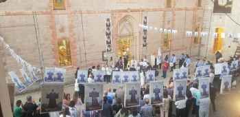 اختتام الاحتفالات بعيد القديس شربل في بقاعكفرا بمسيرتين على ضوء "سراج الميّ"