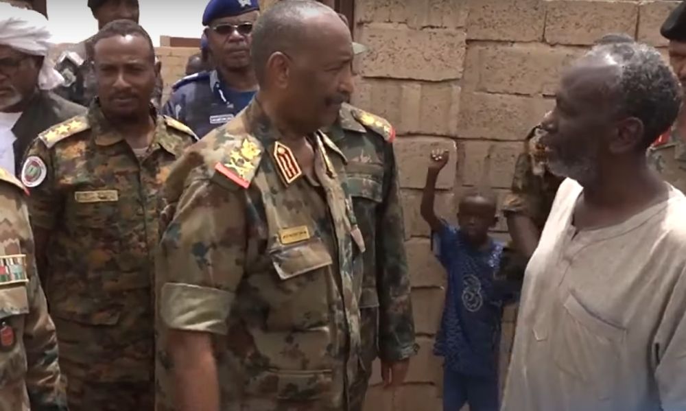 نجاة "البرهان" من محاولة استهداف بمسيرة في أحد معسكرات الجيش السوداني