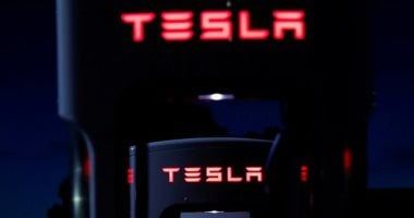 تكنولوجيا: تسلا تستدعى 1.8 مليون سيارة بسبب خطر انفصال غطاء المحرك