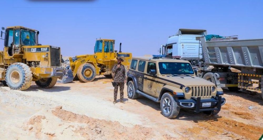 "الأمن البيئي" تضبط مخالفين باستغلال الرواسب والتخييم دون ترخيص في الشرقية وعسير
