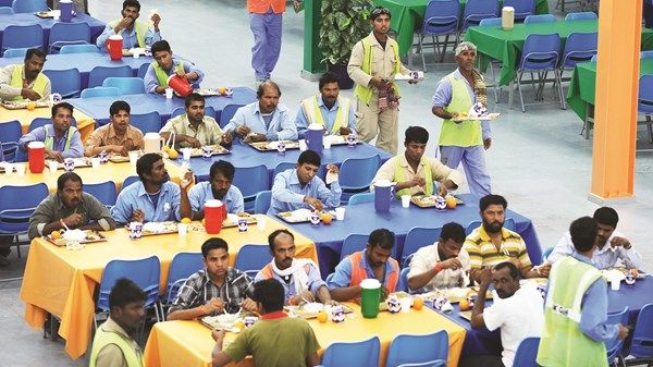 مبادرات وطنية لتعزيز رفاهية العمال خلال حظر العمل وقت الظهيرة