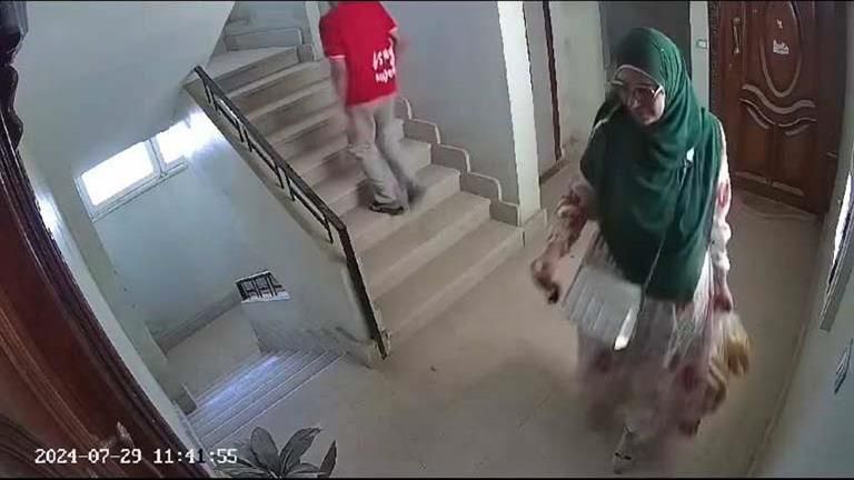 والد المتهم في واقعة "سيدة الأسانسير" يكشف سبب اقتحام الشقة: "ابني مادخلش يسرق"