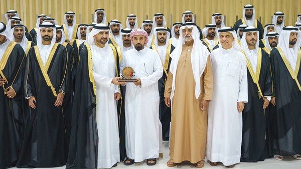 عبدالله بن سالم القاسمي يشهد العرس الجماعي الأول في «البيت متوحد»