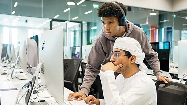 مدرسة «42 أبوظبي» تفتح باب التسجيل في برنامج التقييم لقبول الطلبة