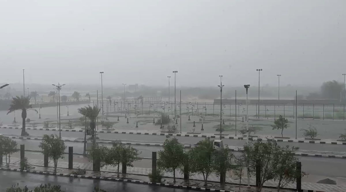 "هطولات جازان".. تحذيرات من "المدني" واستنفار لـ"الأمانة" والشواطئ تعجّ بالمتنزهين