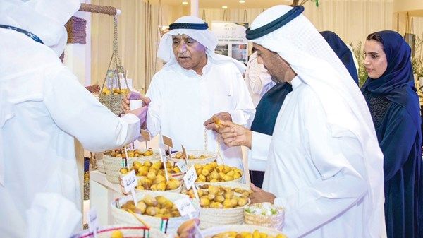 «دبي المركزي».. دور رائد في فحص عينات الرطب