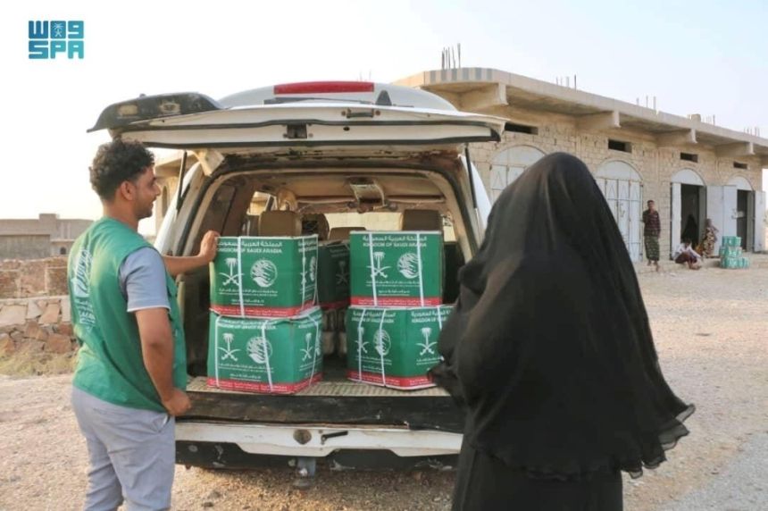 مساعدات طبية وغذائية.. مركز الملك سلمان يواصل جهوده الإغاثية في 3 دول