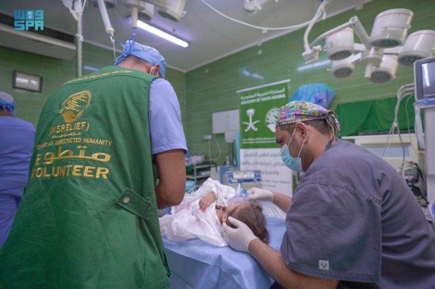 مركز الملك سلمان يختتم مشروع جراحات الأورام في المكلا بحضرموت