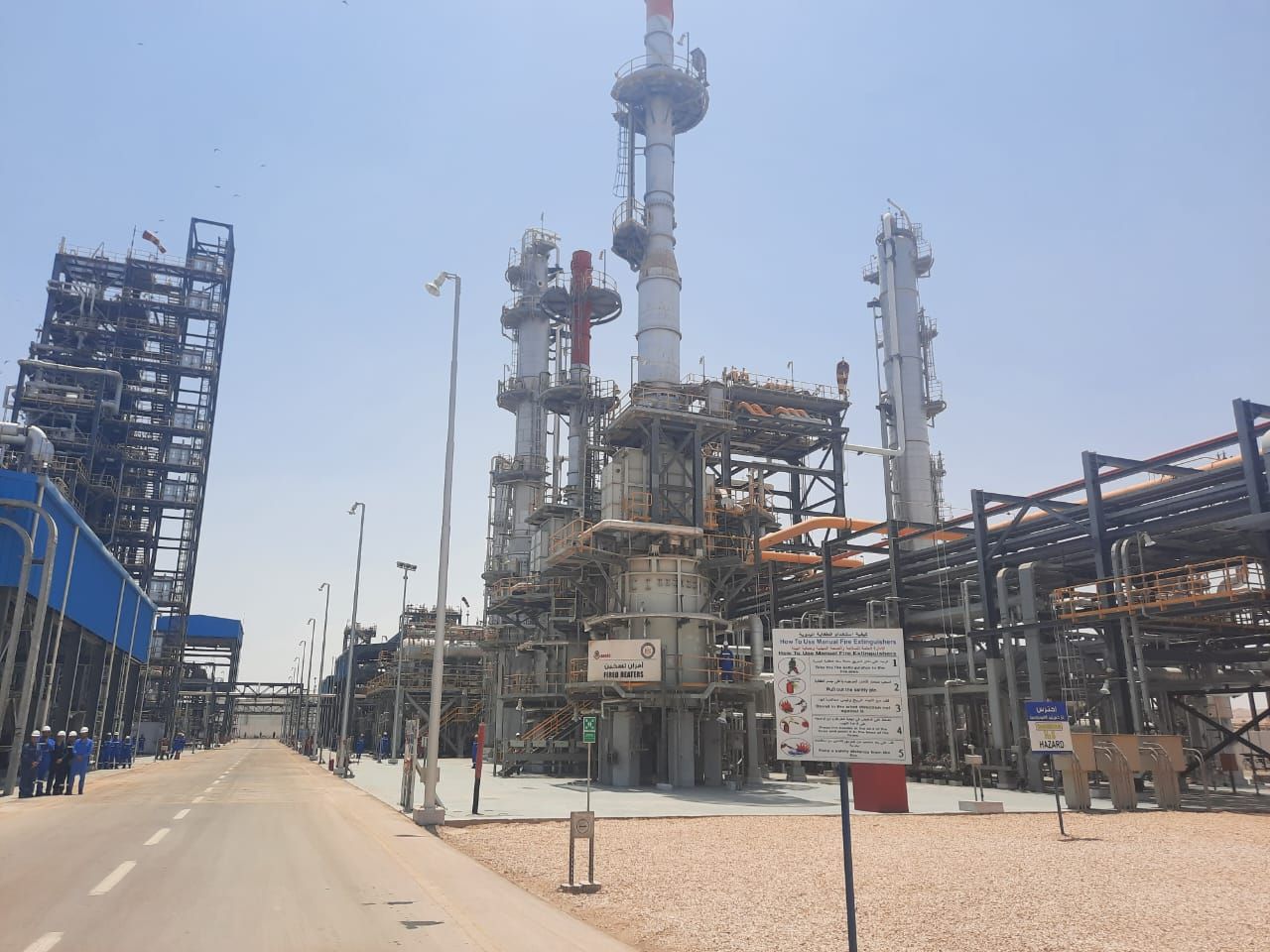وزير البترول يتفقد مشروع مجمع إنتاج البنزين عالى الأوكتين بأسيوط