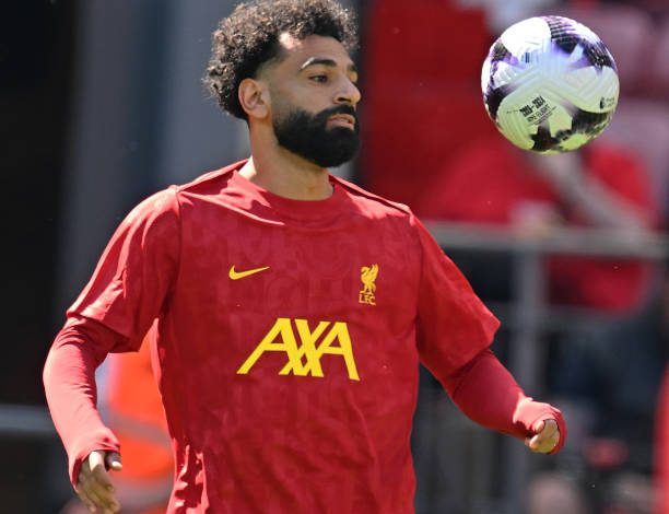 تصرف مثير من محمد صلاح مع مدربة ليفربول.. شاهد