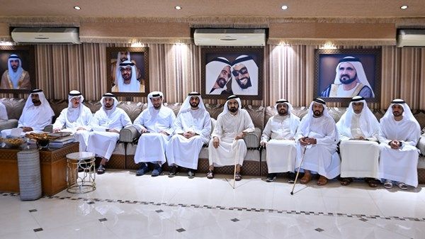 محمد بن راشد يقدم واجب العزاء في وفاة محمد بن سعيد الطاير