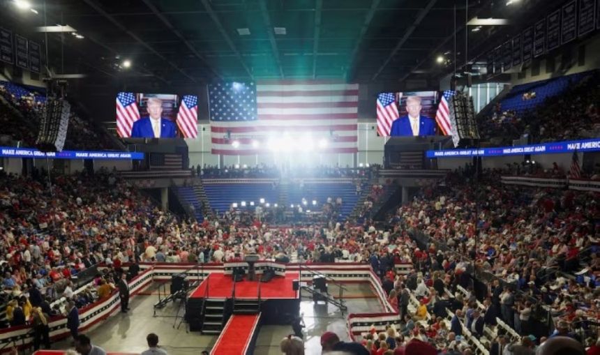 "صفقة عظيمة لروسيا".. ترامب يشيد ببوتين ويهاجم بايدن بعد تبادل السجناء