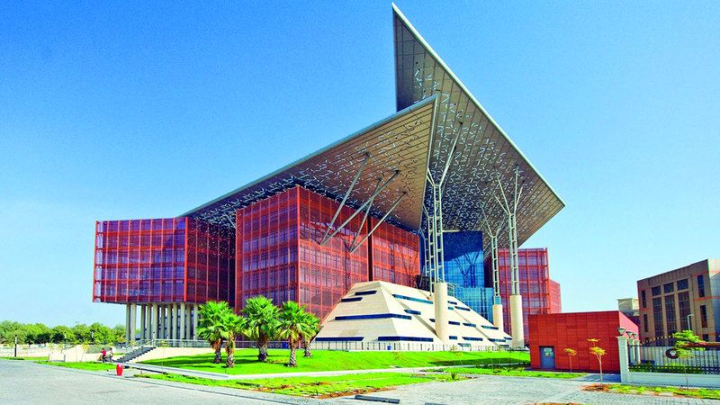 الامارات | 100 ألف درهم تعويضاً لموظفة فُصلت في أول يوم عمل