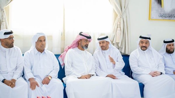 ولي عهد عجمان يقدم واجب العزاء في وفاة خليفة خلفان الشامسي