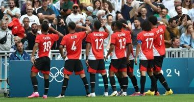 ميسي وقطة على دكة بدلاء المنتخب الأولمبى أمام فرنسا