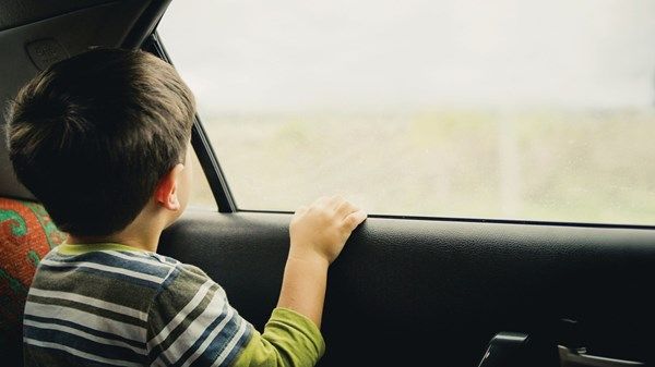 إهمال الآباء يضع أطفالاً على «مشارف الموت»