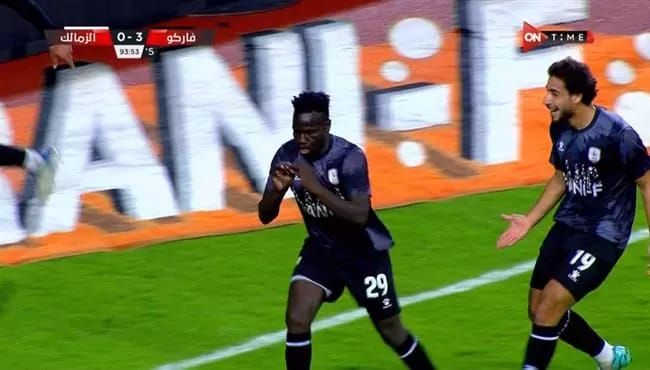 شاهد بالفيديو.. اللاعب السوداني سيف تيري يرقص بشكل هستيري خلال فرح زميله بفريق فاركو المصري