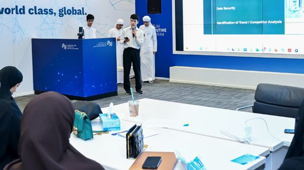 "التعليم والمعرفة" تستقطب 2.400 طالب ضمن معسكر صيفي في مجال الذكاء الاصطناعي