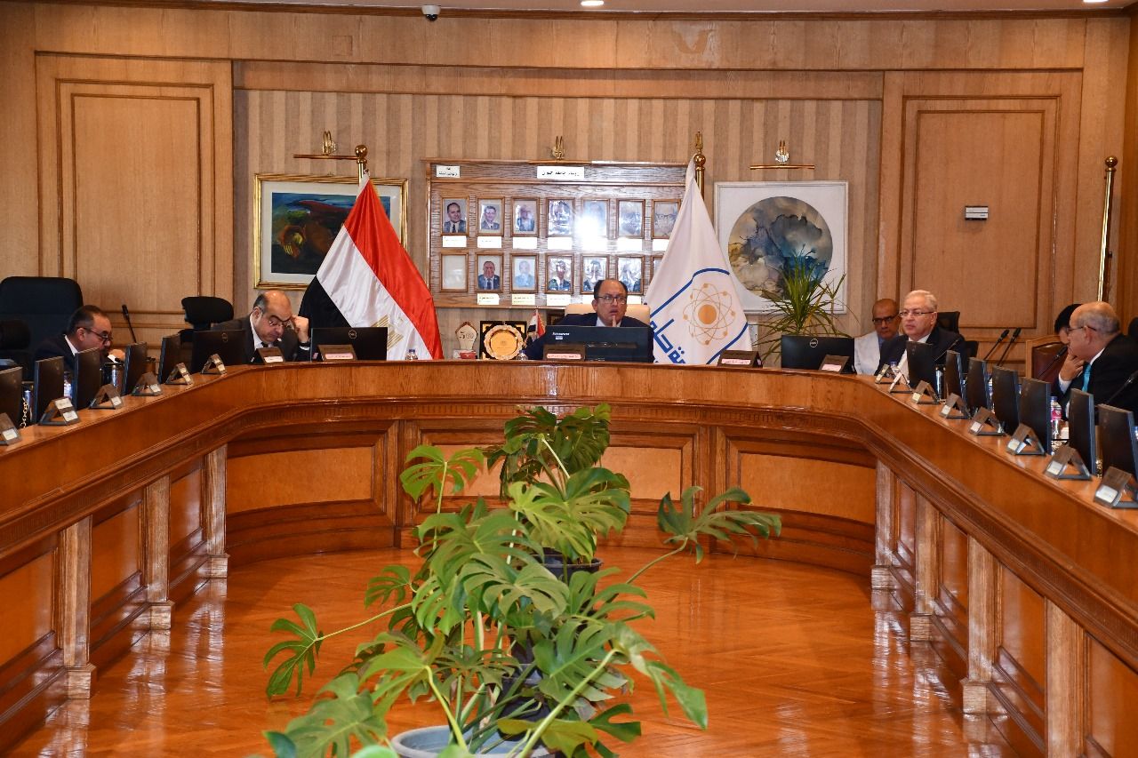 مجلس جامعة حلوان يعقد اجتماعه الشهرى برئاسة الدكتور السيد قنديل