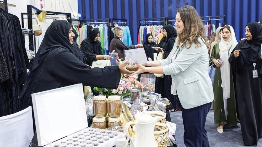 الشيخة فاطمة توجه بإقامة سلسلة معارض للأسر المنتجة