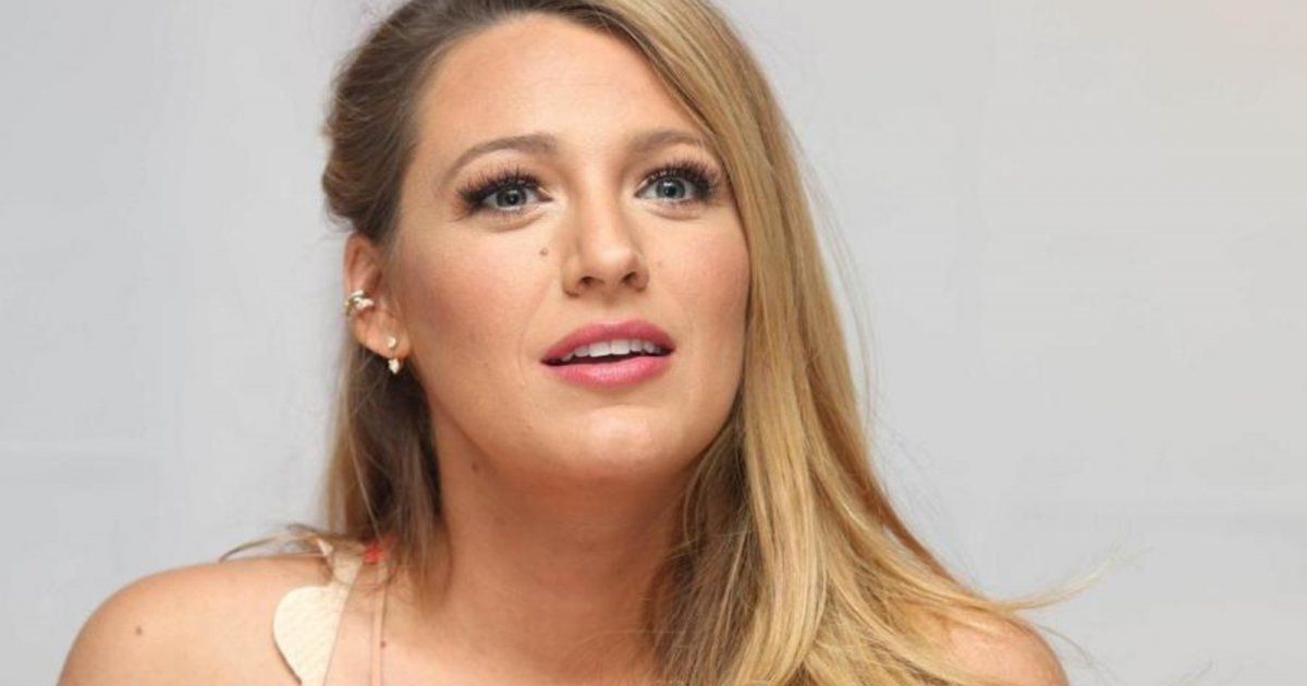 بليك ليفلي ترتدي فستاناً لـ بريتني سبيرز يعود لعام 2002.. وهكذا بدت فيه