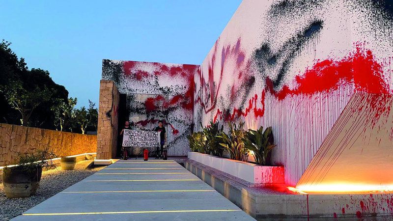 الامارات | ميسي في مرمى نشطاء مناخ