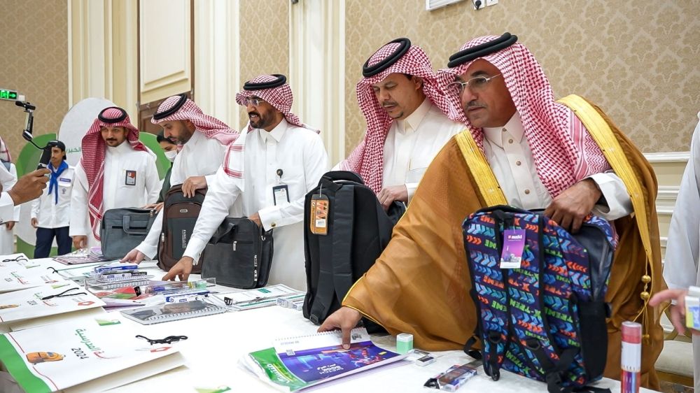 يشمل 565 حقيبة.. برنامج "العيوم الخيرية" لدعم الطلبة بكل مستلزمات العام الدراسي