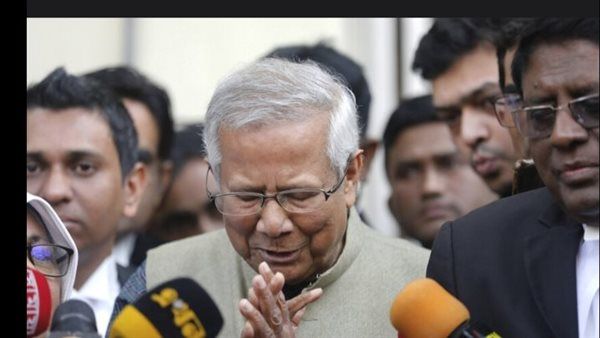 محمد يونس يعود لوطنه بنجلاديش لتولي منصبه بعد الانتفاضة ضد الشيخة حسينة