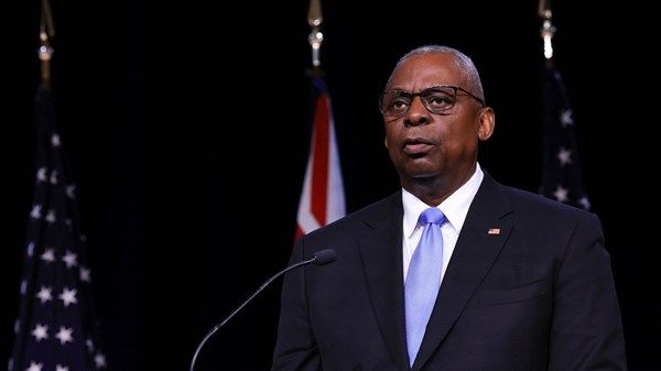 أوستن يتعهد بعدم التسامح مع استهداف القوات الأميركية