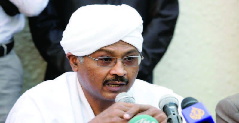 مبارك الفاضل: الذين يدعون الفريق البرهان عدم تلبية دعوة التفاوض في جنيف يقفون ضد السلام