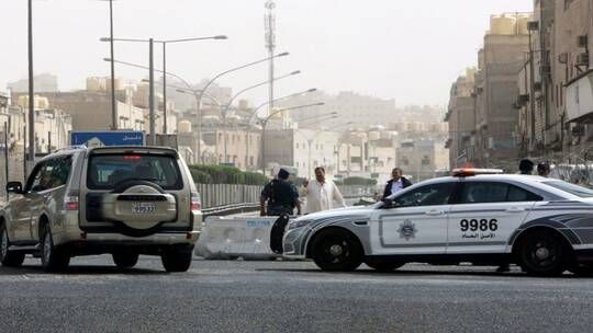 الخليج اليوم .. الكويت.. ضبط عصابة من جنسيتين عربيتين متخصصة في "تجارة الإقامات" مقابل مبالغ مالية
