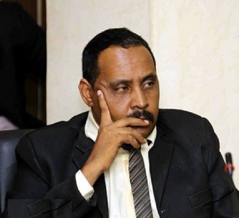شاهد بالفيديو.. حسن إسماعيل: (لولا العلائق القبلية التي صعدت بالبيت الختمي لأصبح إبراهيم الميرغني فنان أو بتاع طمبور وتوبة زينب الصادق زي الهدوها من الحوامة و باتت بره البيت)