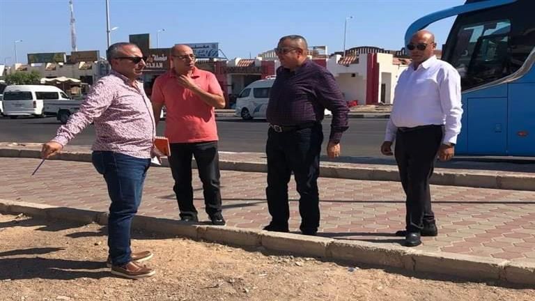 إزالة محل مخالف لخطوط التنظيم بشرم الشيخ.. وتعويض صاحبه بآخر