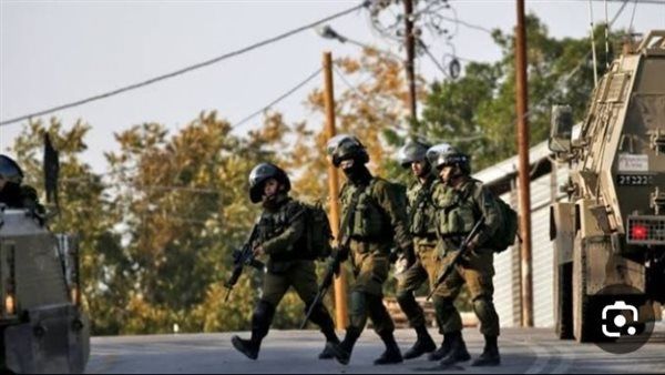 الاحتلال يقتحم نابلس ويفتش عدد من المنازل فجر اليوم