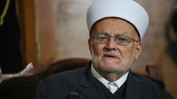 حماس: إبعاد الشيخ عكرمة عن المسجد الأقصى انتقام لوقوفه أمام محاولات تهويد القدس