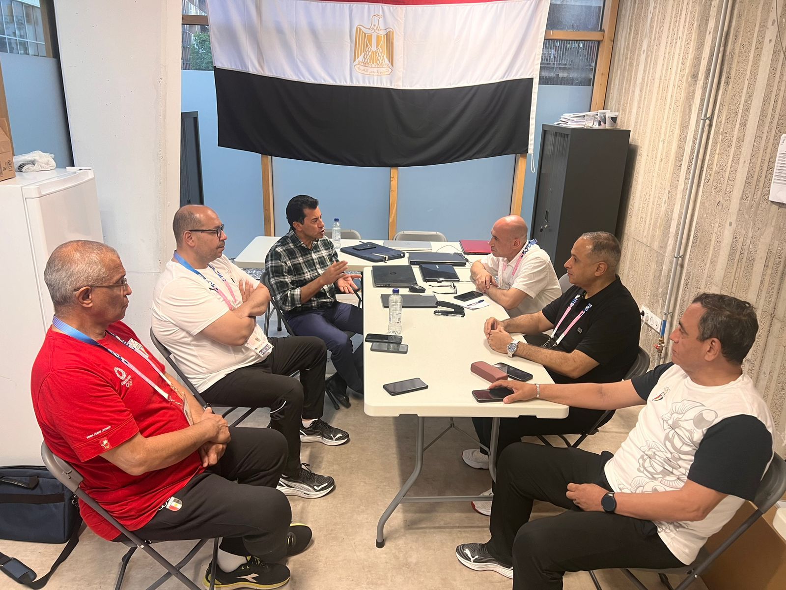 وزير الرياضة يزور اللاعبين بالقرية الأولمبية لتشجيعهم لإنهاء الأولمبياد بشكل لائق