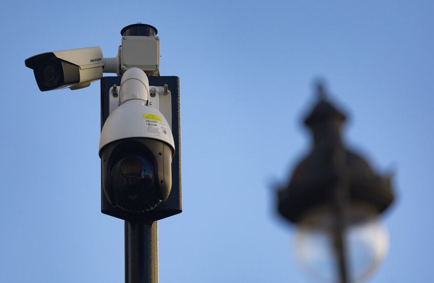 الخليج اليوم .. زرع كاميرات مراقبة تبث "أون لاين".. الأمن الكويتي يقبض على مواطن تجسس على خطيبته السابقة