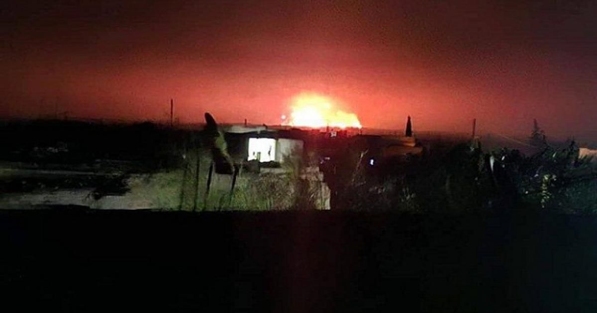 انفجارات جراء قصف نسب لإسرائيل محيط مطار في حمص