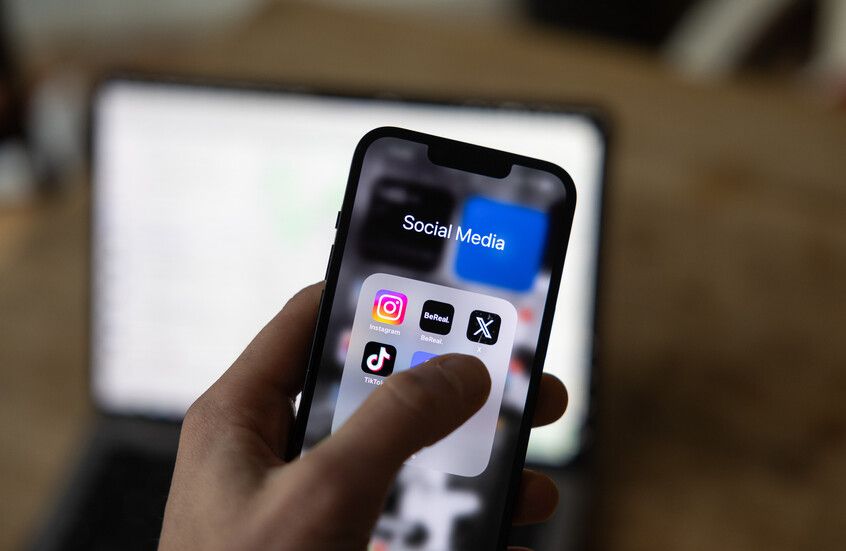 الخليج اليوم .. فنان سعودي يكشف تعرضه لعملية احتيال كبيرة