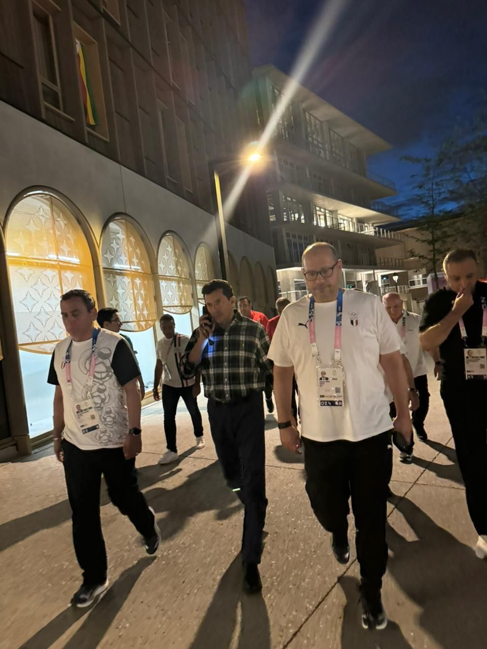 وزير الرياضة يزور اللاعبين بالقرية الأولمبية لتشجيعهم لإنهاء الأولمبياد بشكل لائق