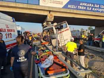 9 قتلى و26 جريحًا نتيجة اصطدام حافلة بجسر في أنقرة