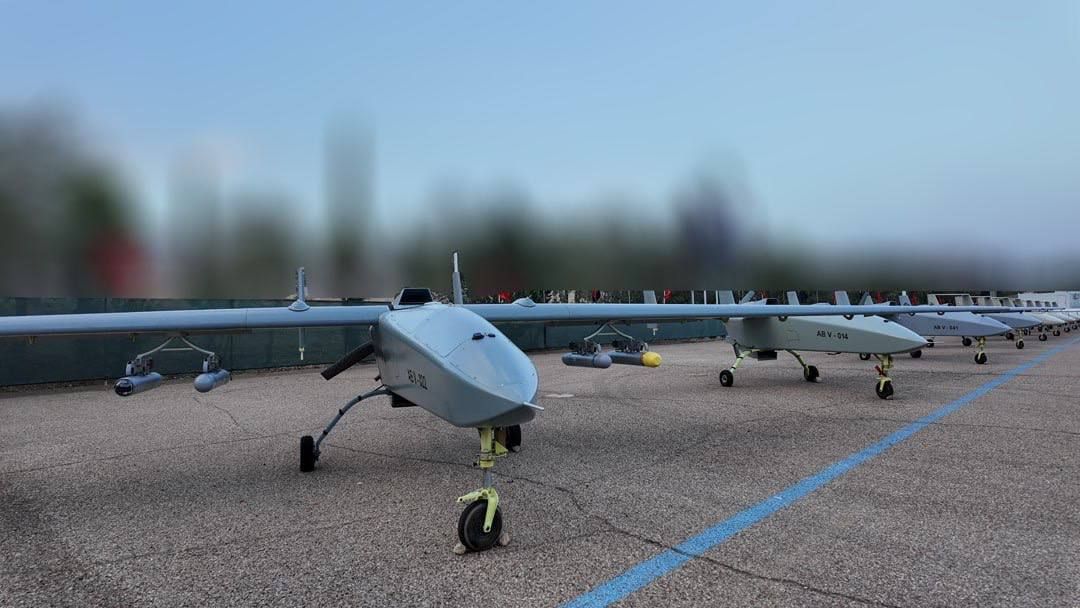 الحرس الثوري الإيراني يعرض صور أحدث أسلحة انضمت للبحرية.. صور